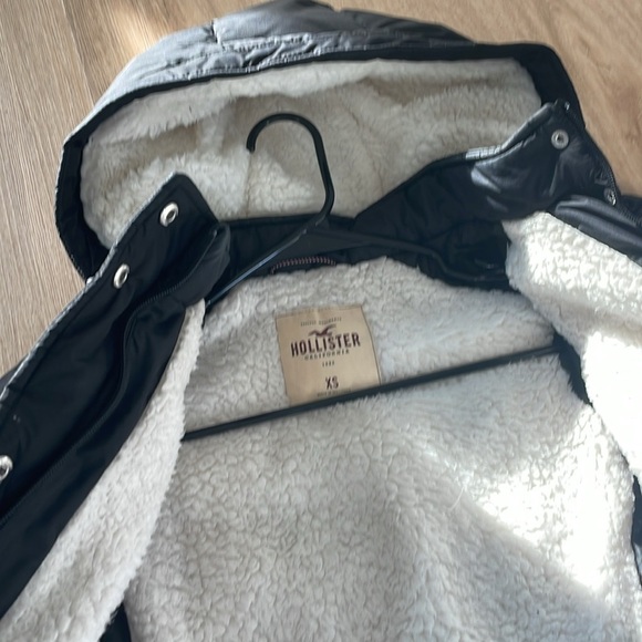 Hollister sherpa lined  puffer parka - Picture 6 of 6